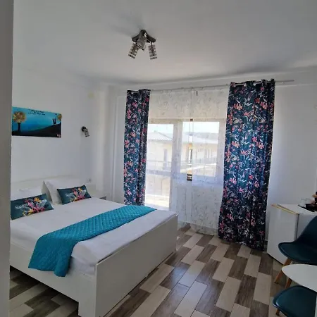 לינה וארוחת בוקר Sweet Desire 3*